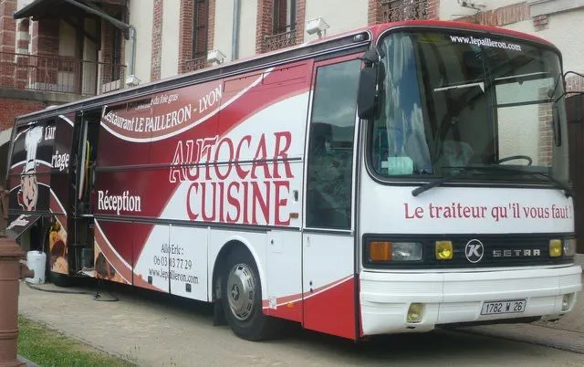 The Le Pailleron catering coach, “the caterer you need”
